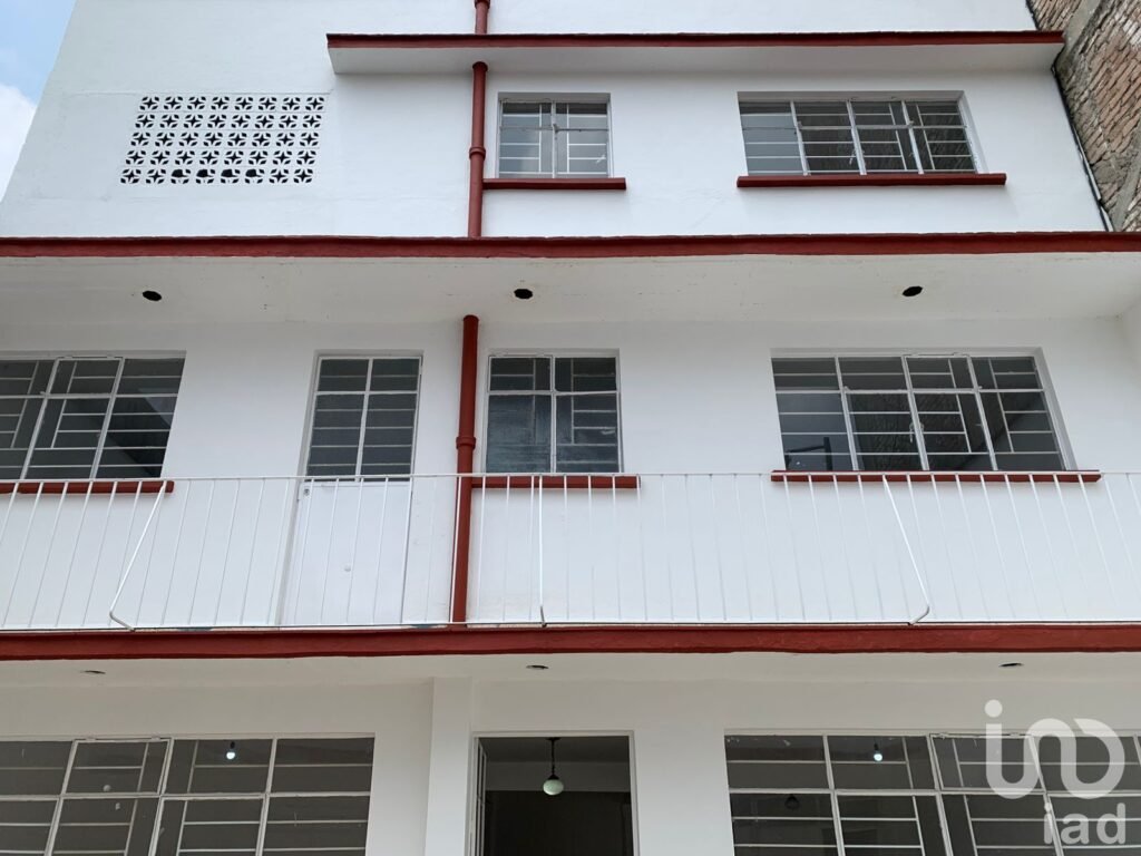 ¡INVERSIONISTAS! Casa con dos locales comerciales y departamentos para rentar