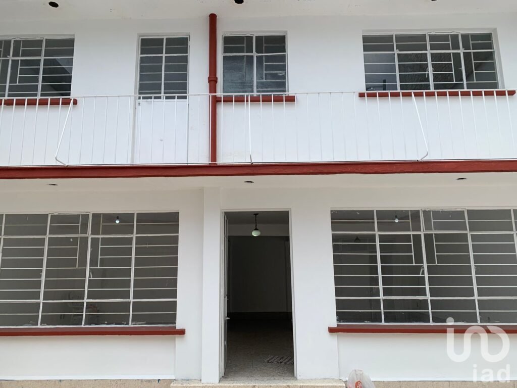 ¡INVERSIONISTAS! Casa con dos locales comerciales y departamentos para rentar