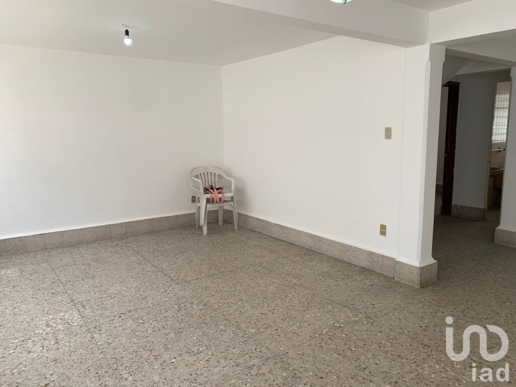 ¡INVERSIONISTAS! Casa con dos locales comerciales y departamentos para rentar
