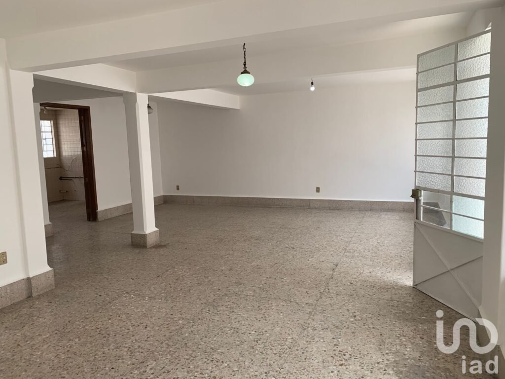 ¡INVERSIONISTAS! Casa con dos locales comerciales y departamentos para rentar