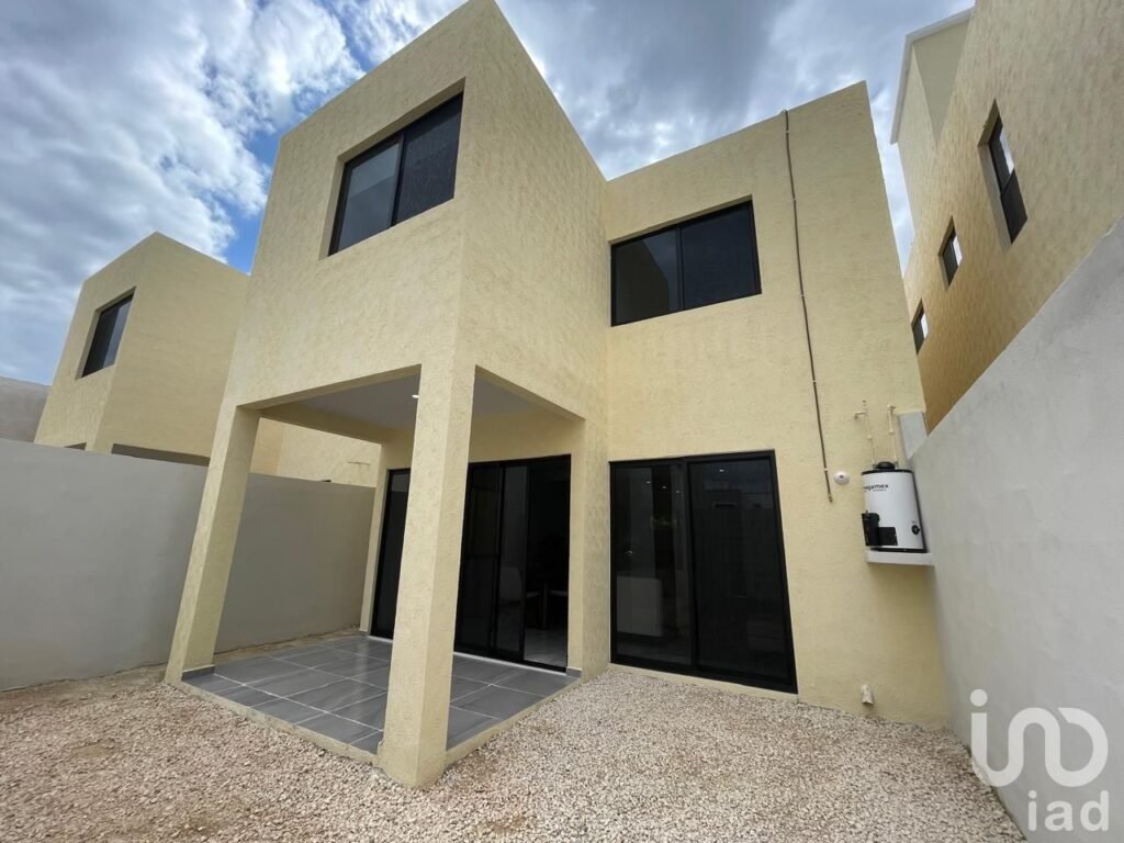 Casa de 3 recámaras con amenidades y excelente ubicación en la zona sur de Cancún.