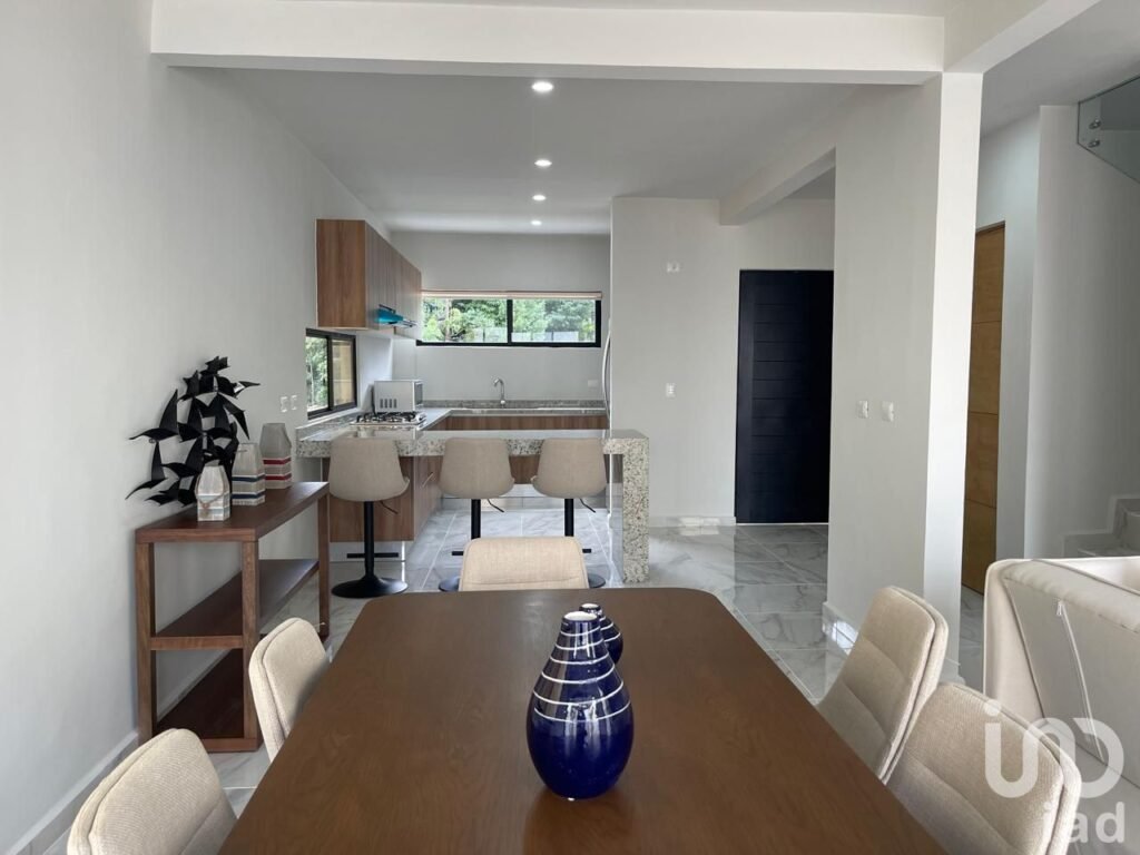 Casa de 3 recámaras con amenidades y excelente ubicación en la zona sur de Cancún.