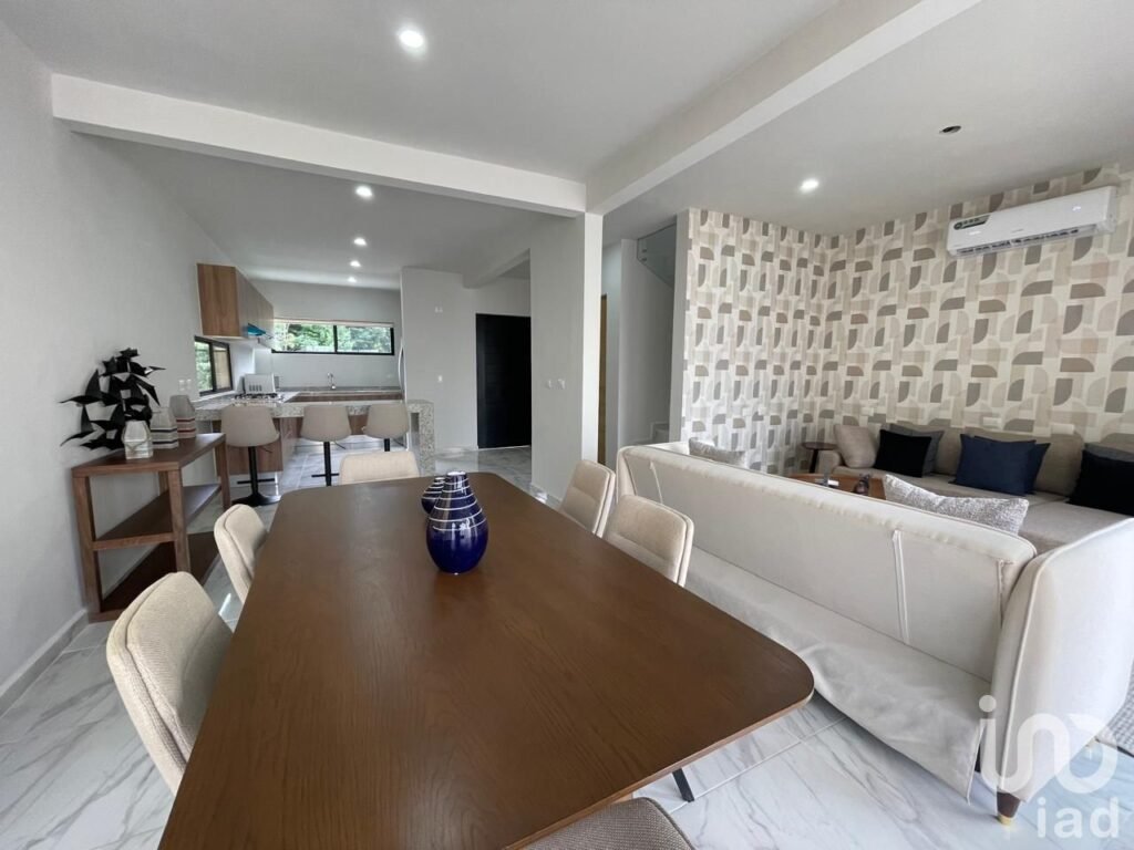 Casa de 3 recámaras con amenidades y excelente ubicación en la zona sur de Cancún.