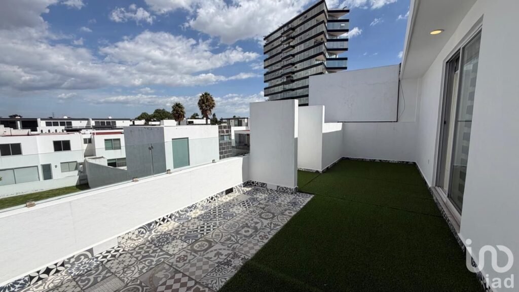 CASA AMUEBLADA EN RENTA ZONA RECTA CHOLULA