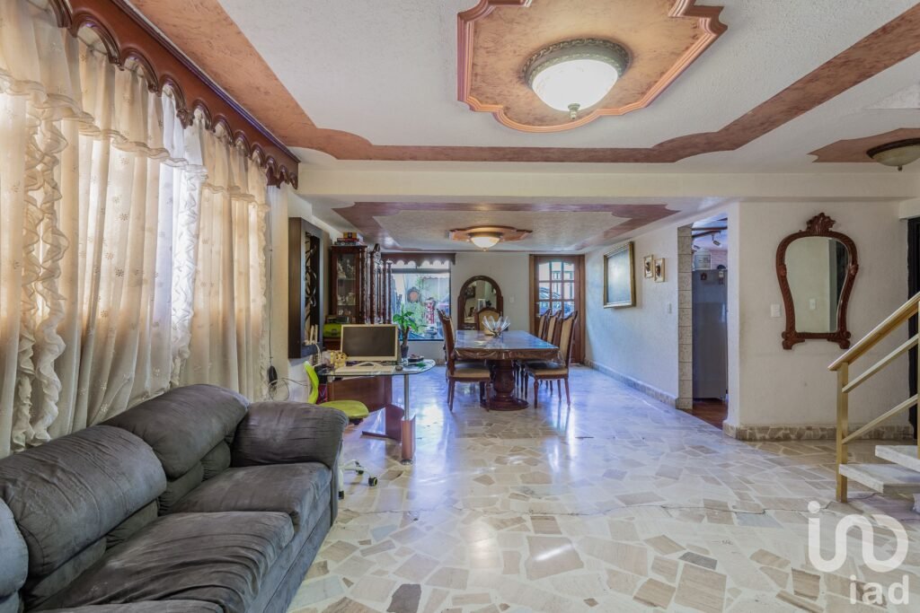 CASA EN VENTA EN ECATEPEC, Cerca del Metro línea B