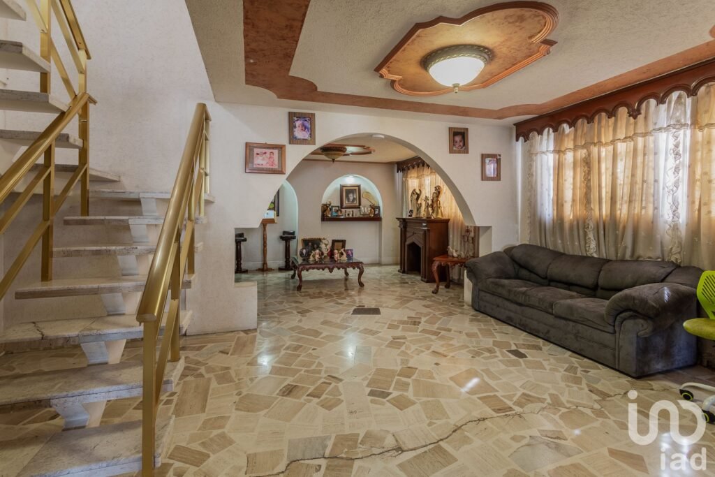 CASA EN VENTA EN ECATEPEC, Cerca del Metro línea B