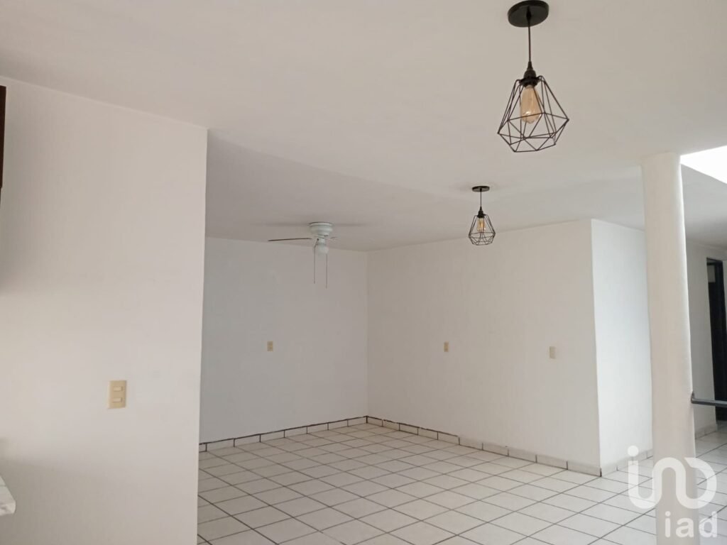 Casa en Venta: ¡Excelente Inversión a Solo 1 Cuadra de La Voz!
