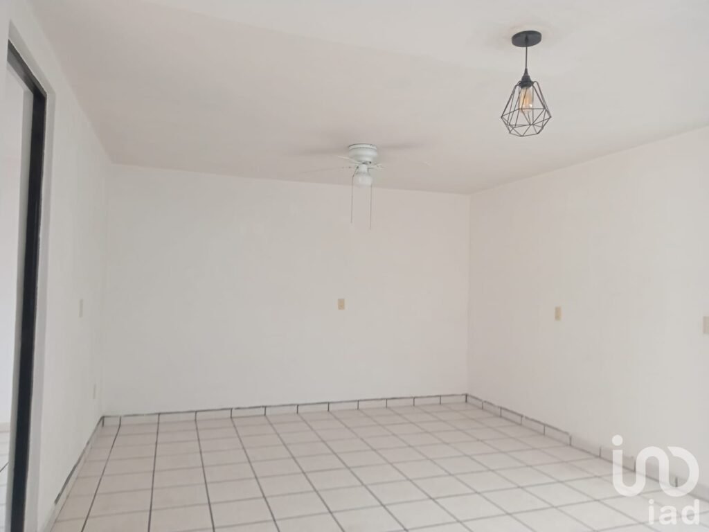 Casa en Venta: ¡Excelente Inversión a Solo 1 Cuadra de La Voz!