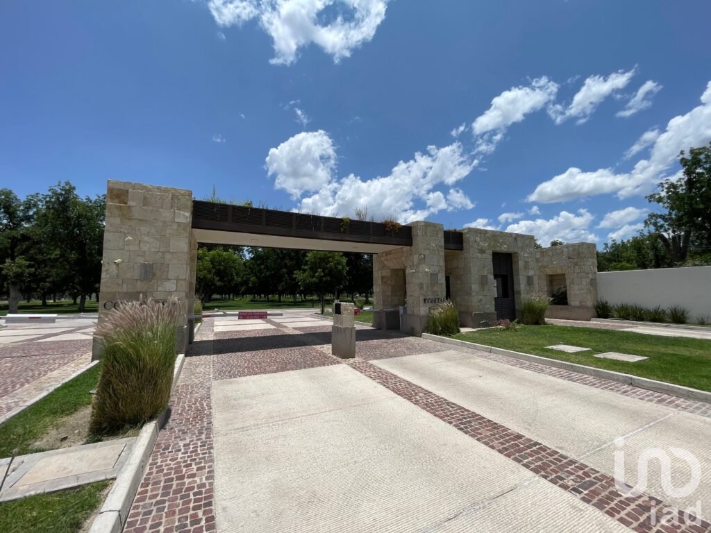 Terreno en Venta, Las Cuadras Country Club, Dentro de Espectacular Nogalera.