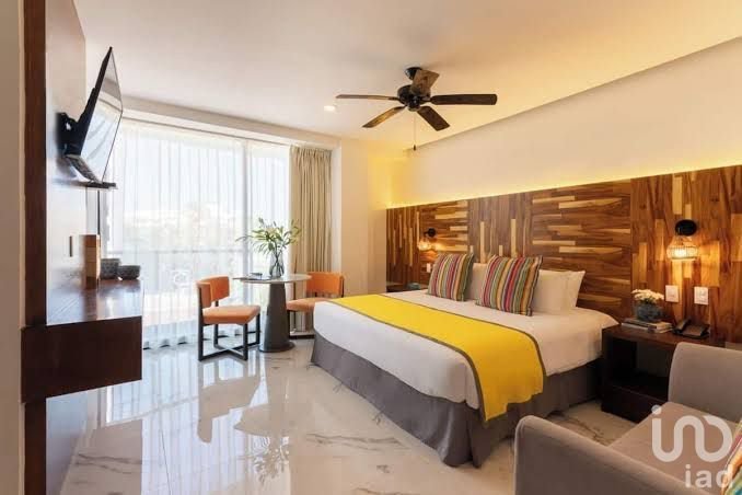 Hotel en Venta Playa del Carmen a media calle de 5a Avenida