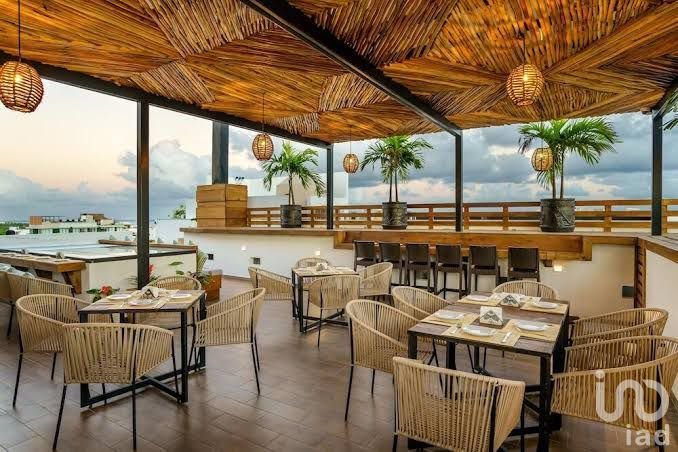 Hotel en Venta Playa del Carmen a media calle de 5a Avenida