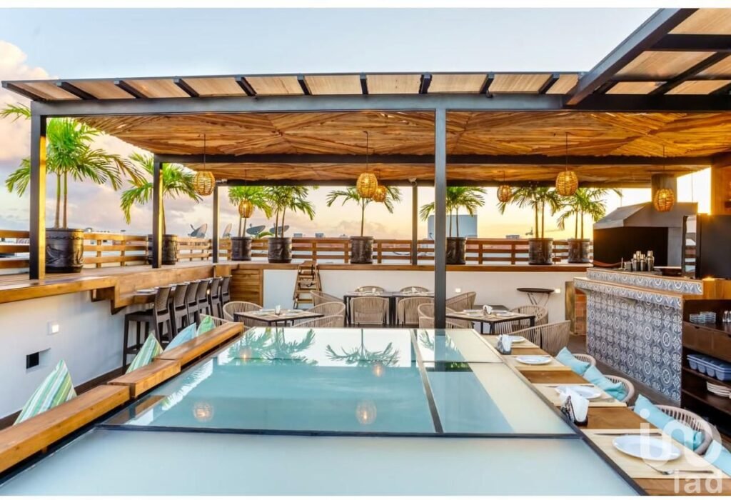 Hotel en Venta Playa del Carmen a media calle de 5a Avenida