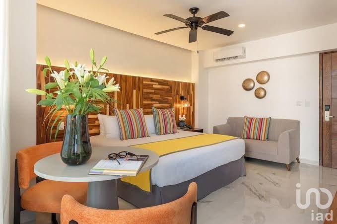 Hotel en Venta Playa del Carmen a media calle de 5a Avenida