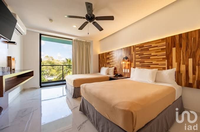 Hotel en Venta Playa del Carmen a media calle de 5a Avenida