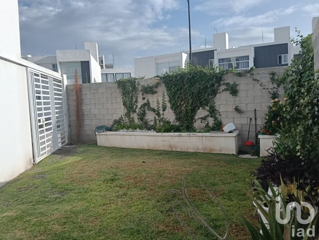 CASA EN VENTA  VILLALBA II JARDIN AMPLIO CONDOMINIO CIGALES 2 EN CORREGIDORA QUERETARO