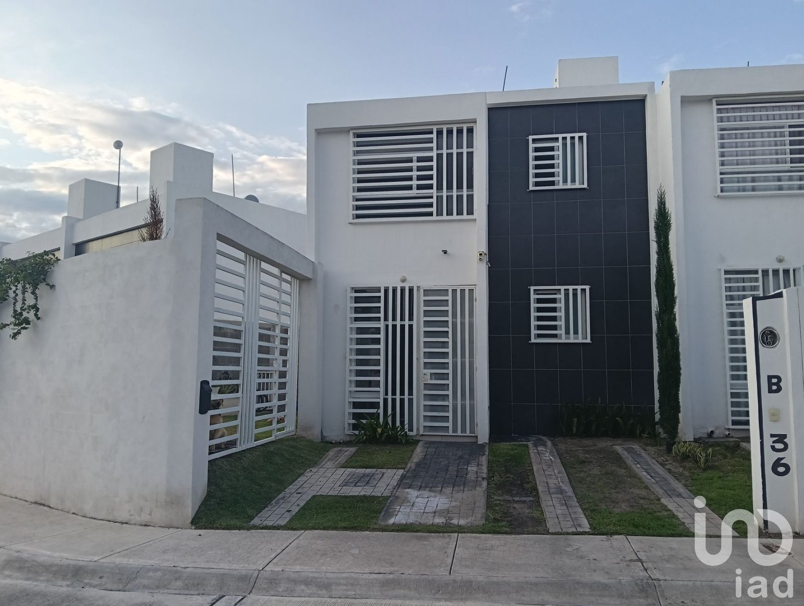 CASA EN VENTA  VILLALBA II JARDIN AMPLIO CONDOMINIO CIGALES 2 EN CORREGIDORA QUERETARO
