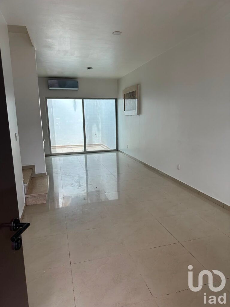 SE RENTA CASA EN FRACCIONAMIENTO VIVEROS DEL VALLE ZAPOPAN JALISCO