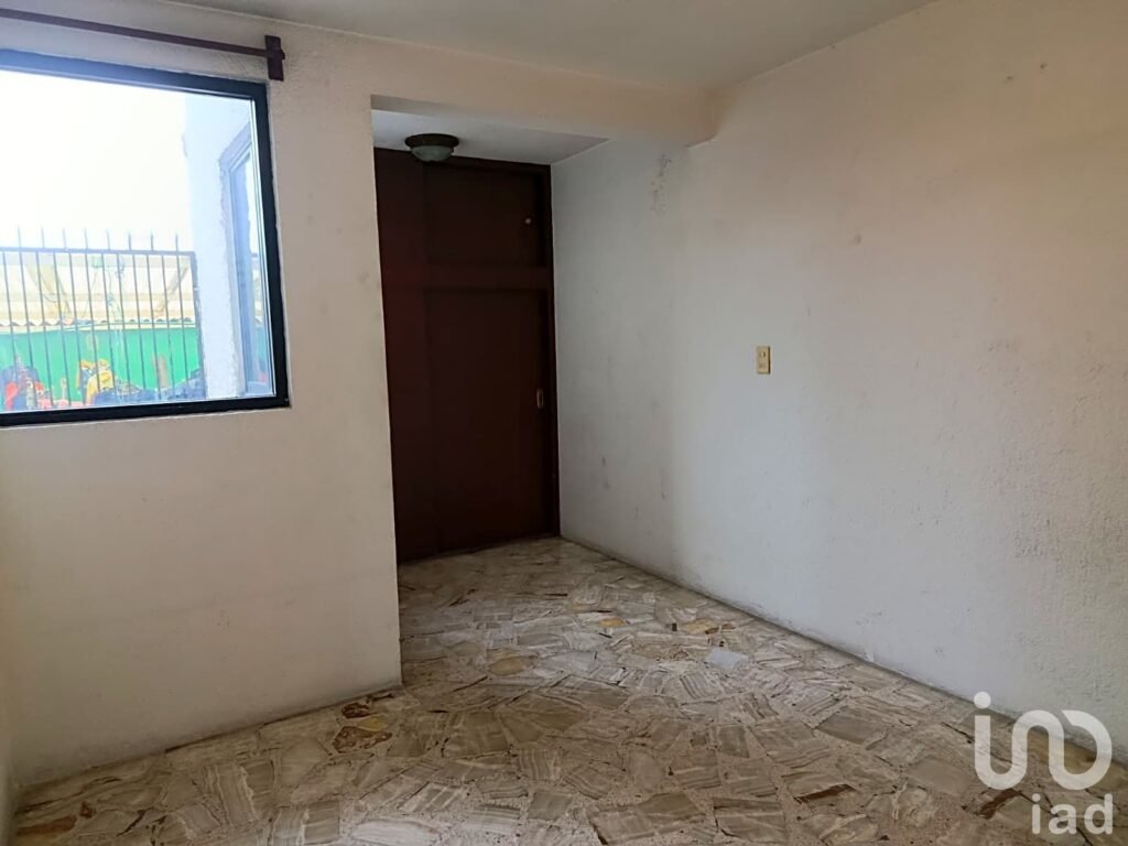 Venta de casa con Local,  frente al Mexibús Unitec