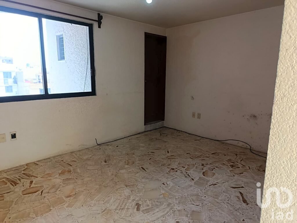 Venta de casa con Local,  frente al Mexibús Unitec
