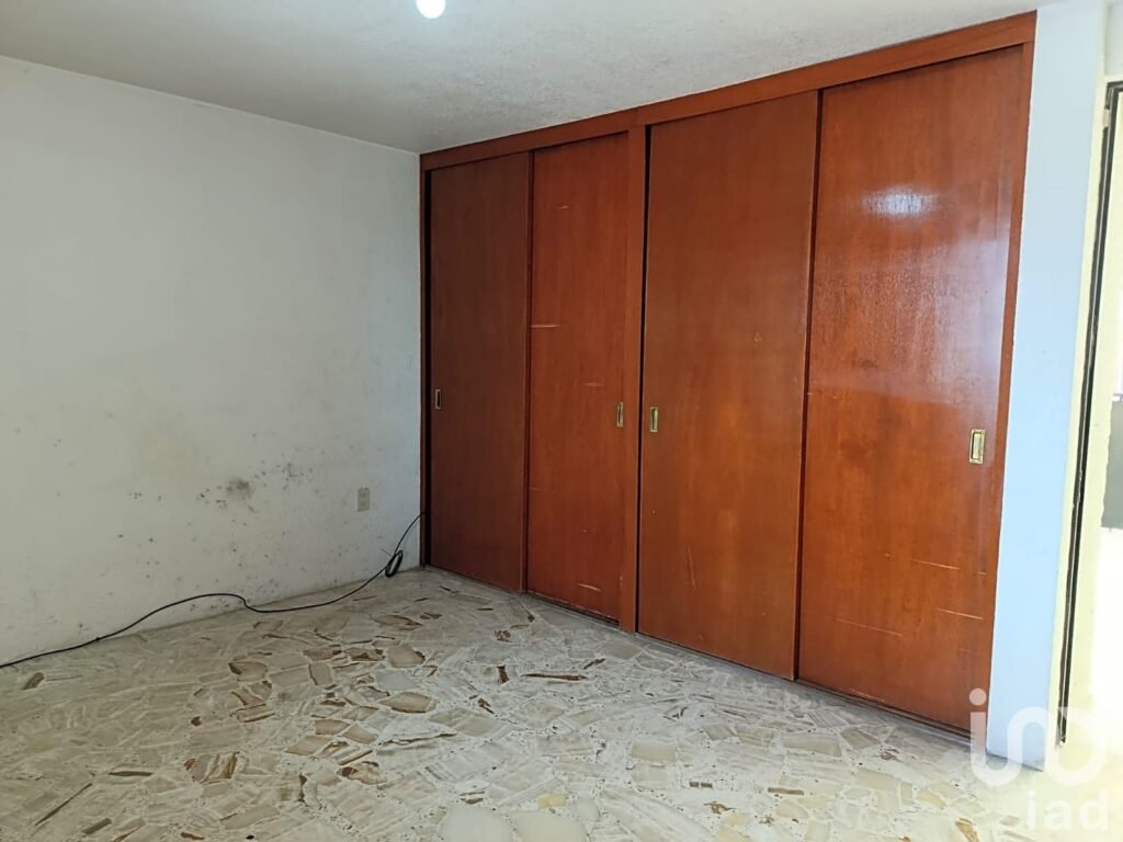 Venta de casa con Local,  frente al Mexibús Unitec