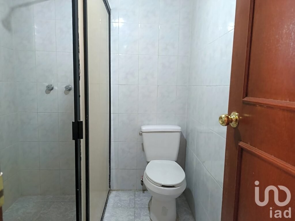 Venta de casa con Local,  frente al Mexibús Unitec