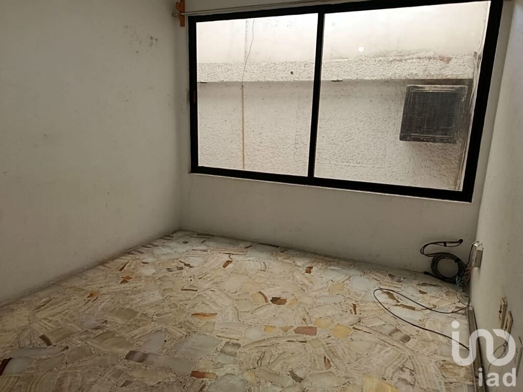Venta de casa con Local,  frente al Mexibús Unitec