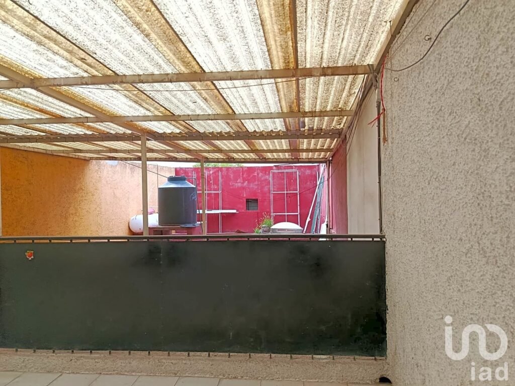 Venta de casa con Local,  frente al Mexibús Unitec