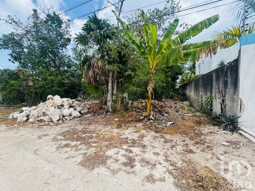VENTA DE TERRENO EN AV. HUAYACÁN IDEAL PARA CONSTRUCCIÓN