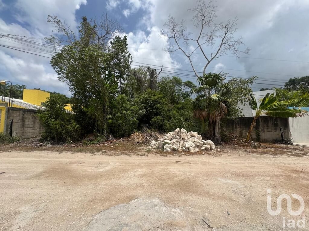 VENTA DE TERRENO EN AV. HUAYACÁN IDEAL PARA CONSTRUCCIÓN