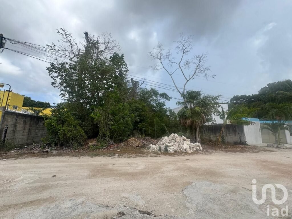 VENTA DE TERRENO EN AV. HUAYACÁN IDEAL PARA CONSTRUCCIÓN