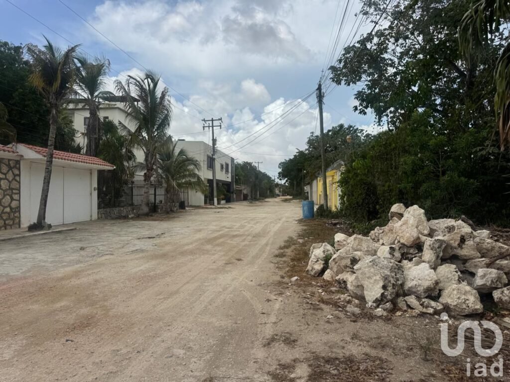 VENTA DE TERRENO EN AV. HUAYACÁN IDEAL PARA CONSTRUCCIÓN