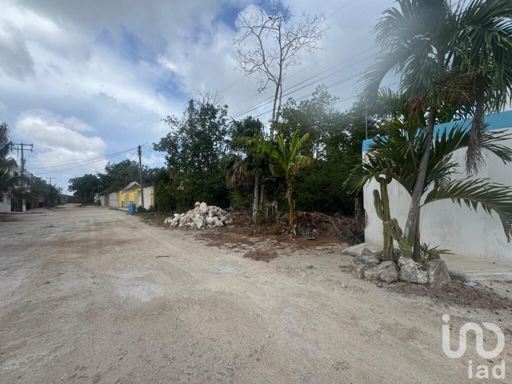 VENTA DE TERRENO EN AV. HUAYACÁN IDEAL PARA CONSTRUCCIÓN