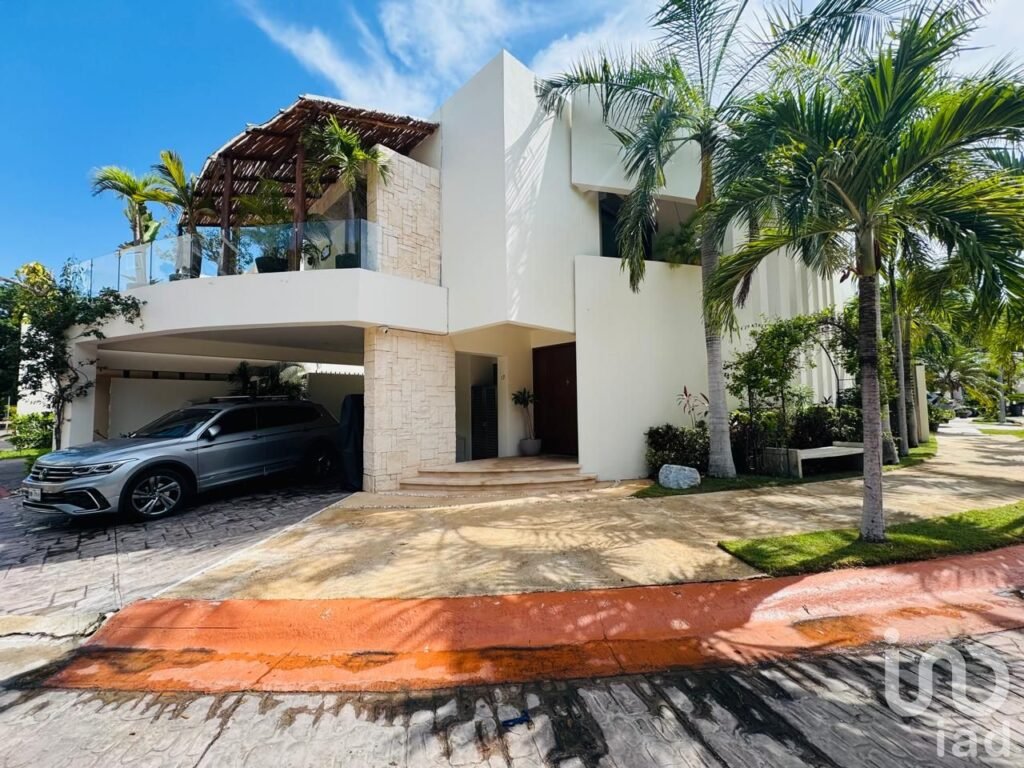 CASA EN VENTA EN RESIDENCIAL CUMBRE, CANCUN