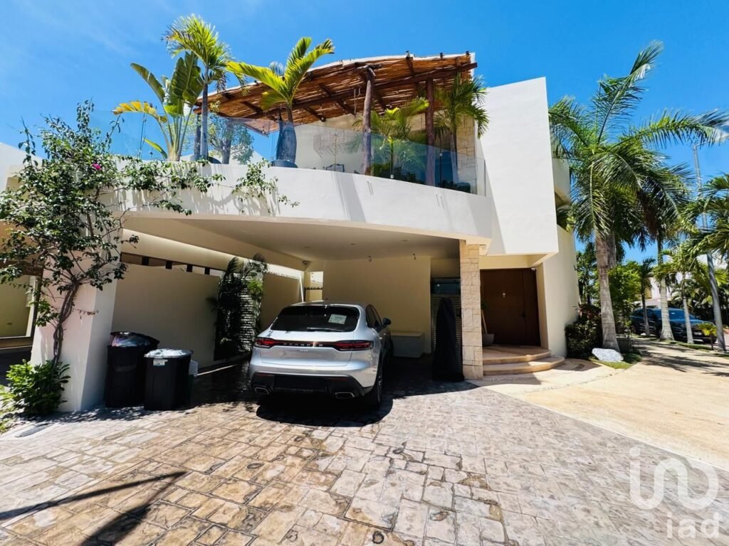 CASA EN VENTA EN RESIDENCIAL CUMBRE, CANCUN