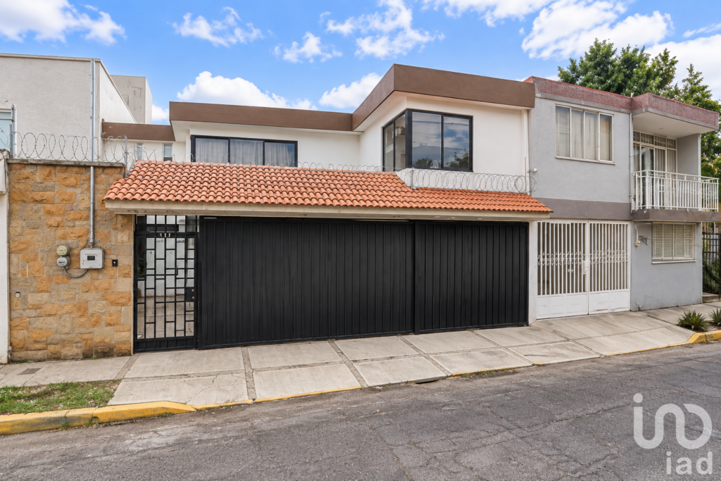 AMPLIA CASA EN VENTA EN JARDINES DE SAN MANUEL, PUEBLA