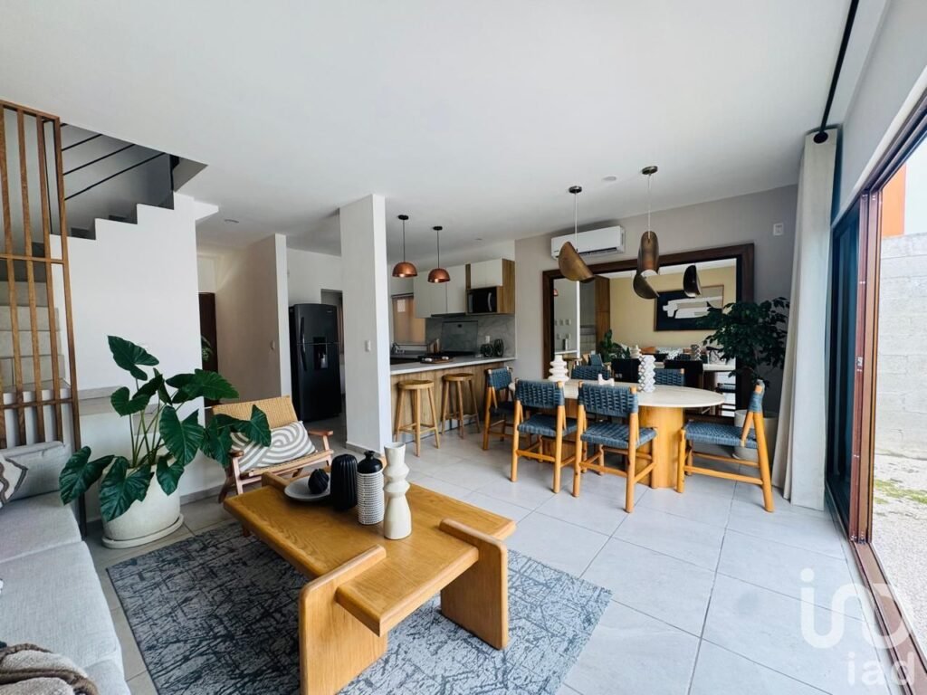 CASA EN VENTA EN RESIDENCIAL KULKANA, CANCUN