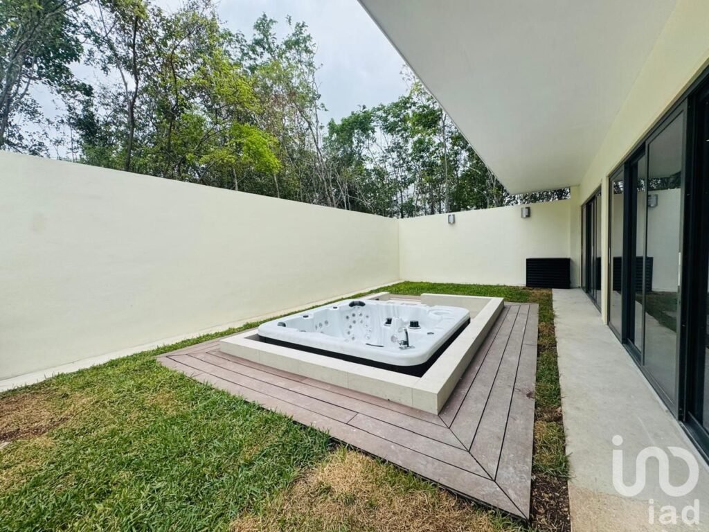 VENTA DE CASA EN RESIDENCIAL VIA CUMBRES, CANCUN