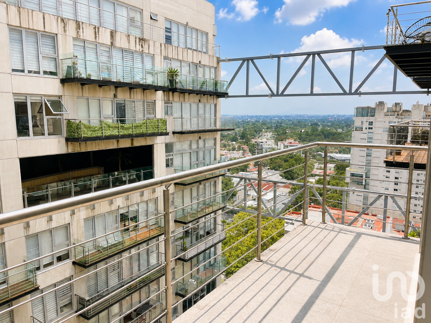 VENTA City Towers Park | Recién remodelado, balcón y vista a la alberca