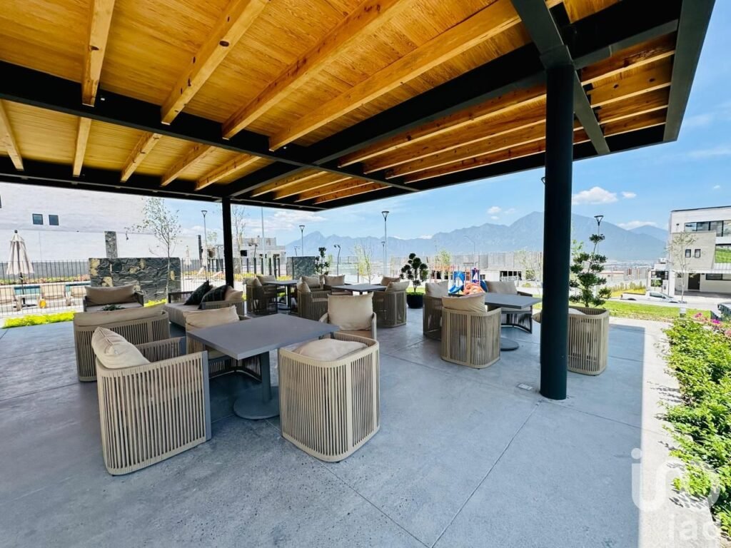 Casa en Venta Zona Residencial en García, Incluye COCINA * y Puertas de Seguridad $2,810,000