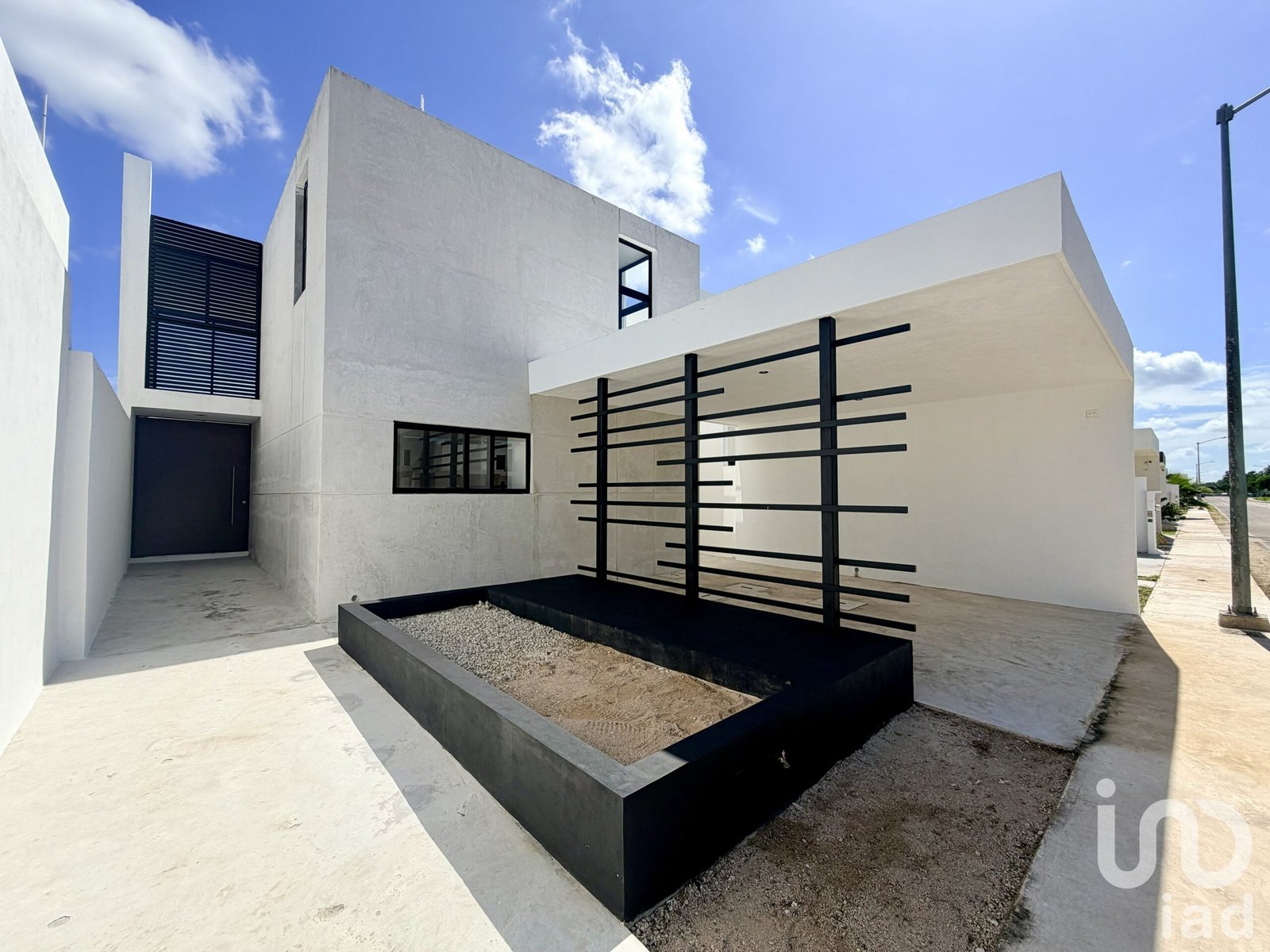 CASA EN VENTA EN NADIRA CONKAL CON AMPLIO TERRENO