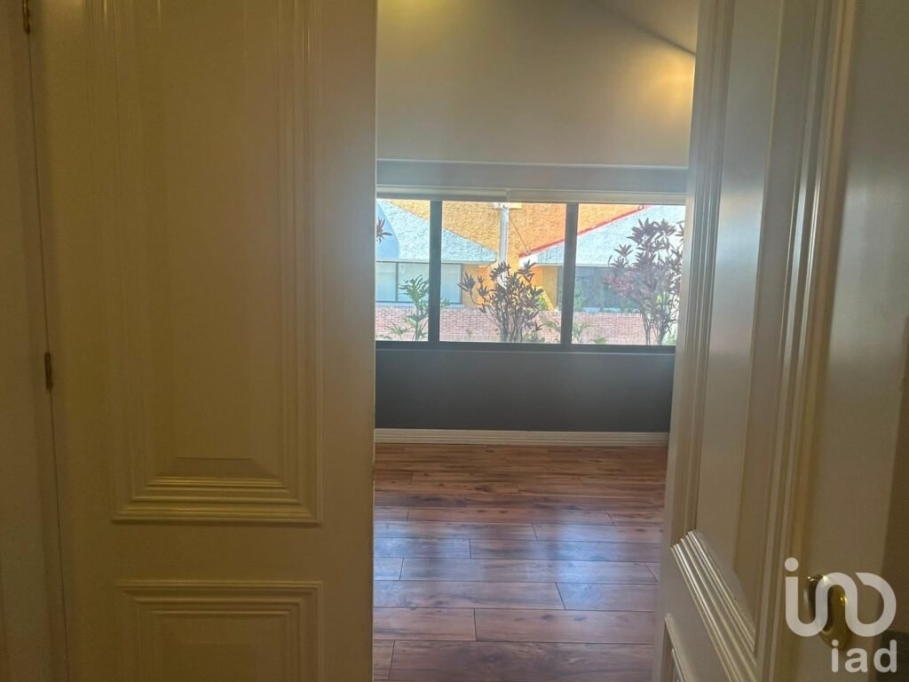 En venta exclusiva casa recién remodelada y con cocina de ultra lujo en privada de Interlomas