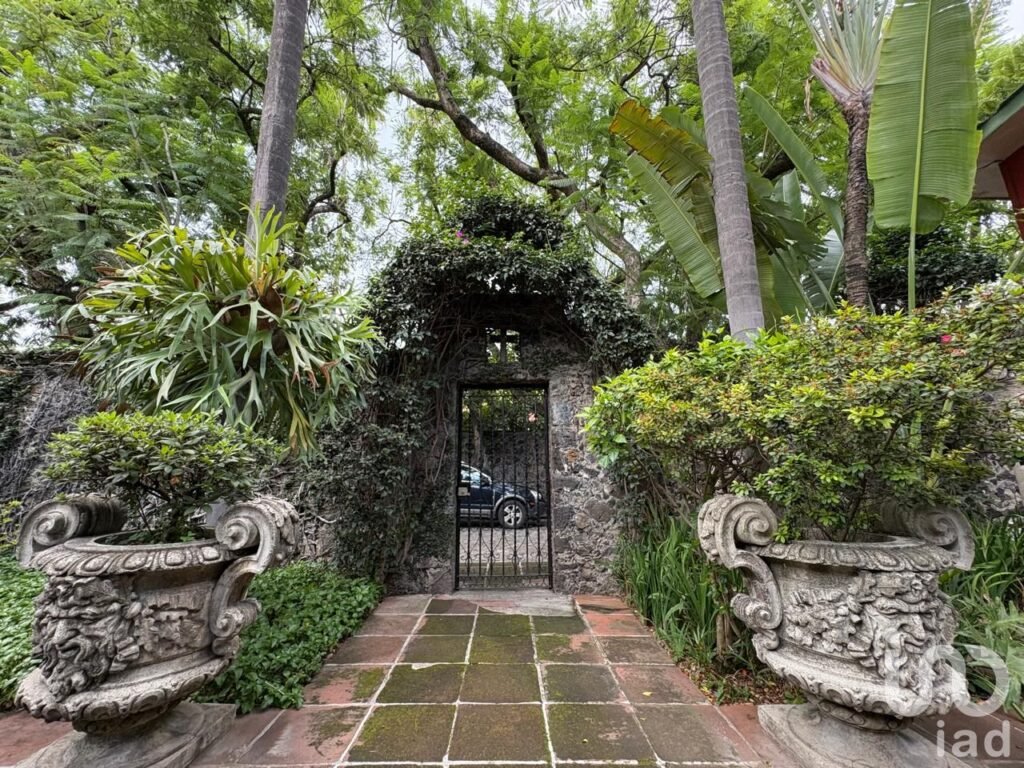 Venta Casa Palmira en Planta Baja 786m rodeada de jardín y alberca