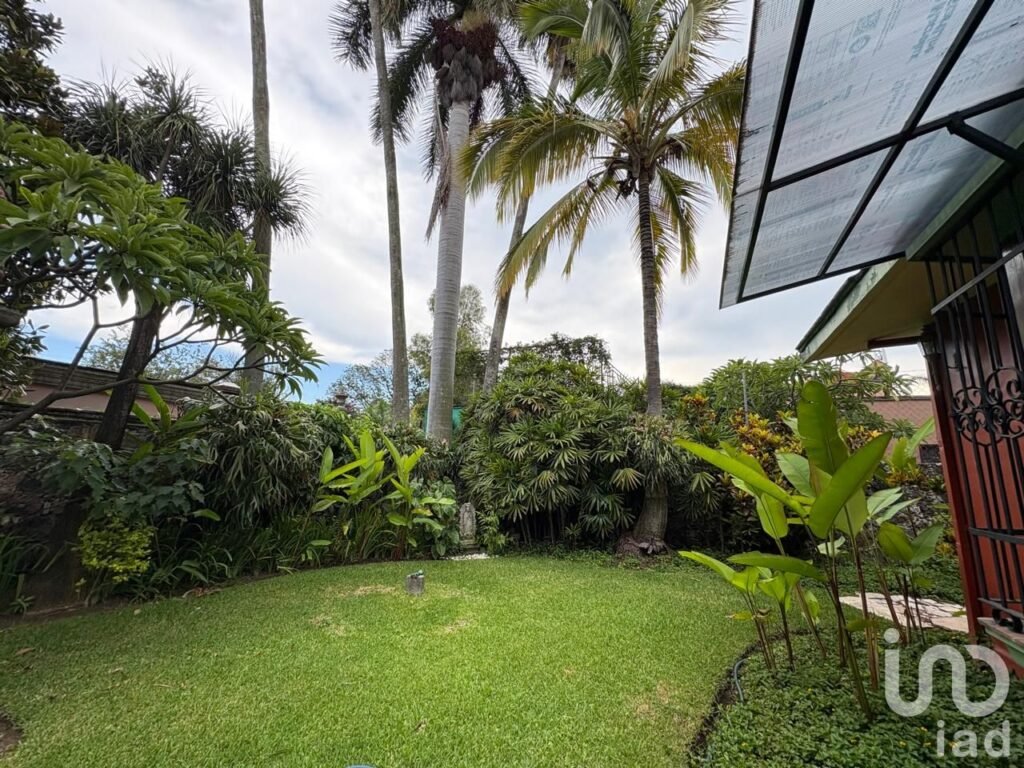 Venta Casa Palmira en Planta Baja 786m rodeada de jardín y alberca