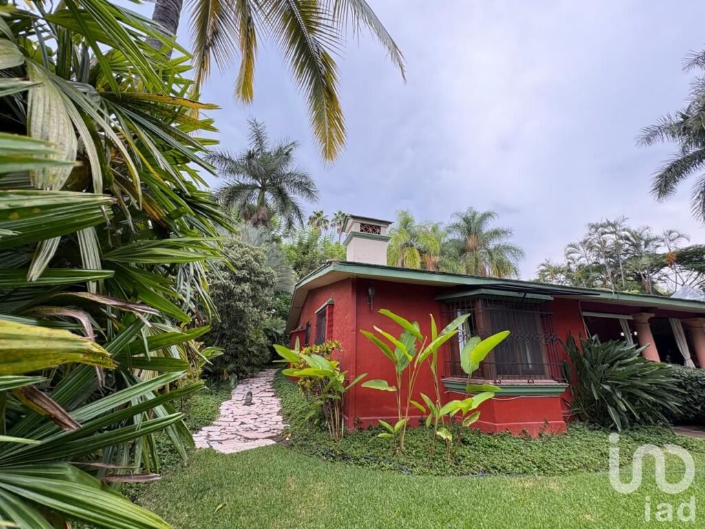 Venta Casa Palmira en Planta Baja 786m rodeada de jardín y alberca