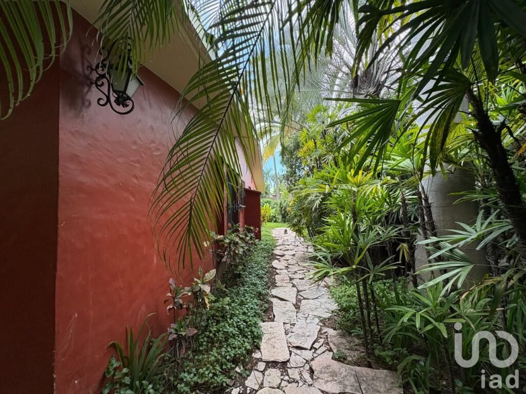 Venta Casa Palmira en Planta Baja 786m rodeada de jardín y alberca