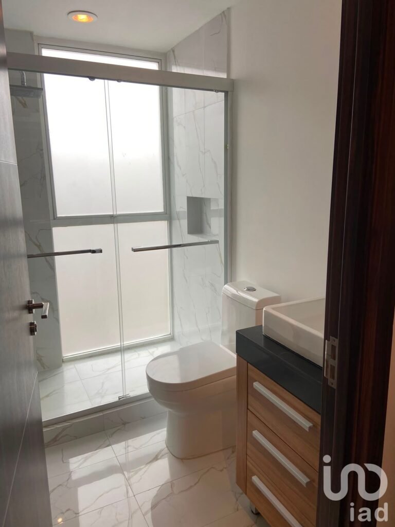 Hermoso departamento con vista arbolada y a las monta