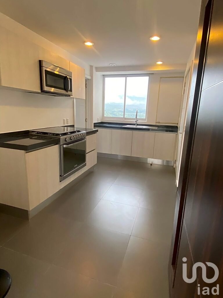 Hermoso departamento con vista arbolada y a las monta
