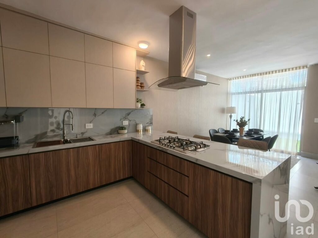 Venta de Casa Residencial en Carretera Nacional- Area Los Cavazos