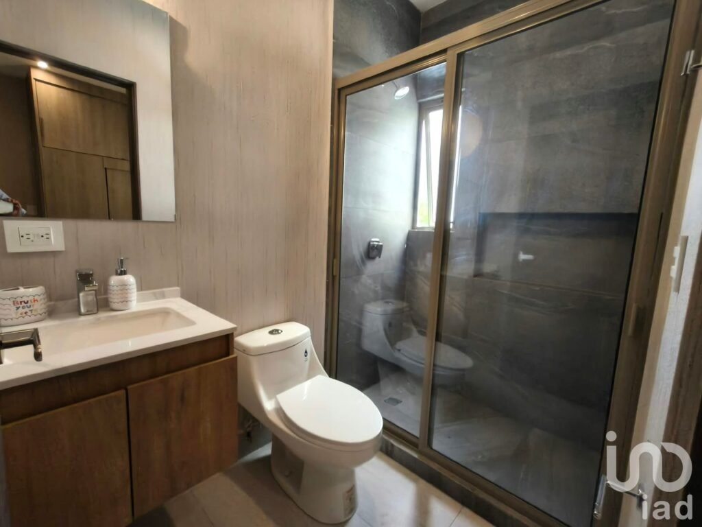 Venta de Casa Residencial en Carretera Nacional- Area Los Cavazos