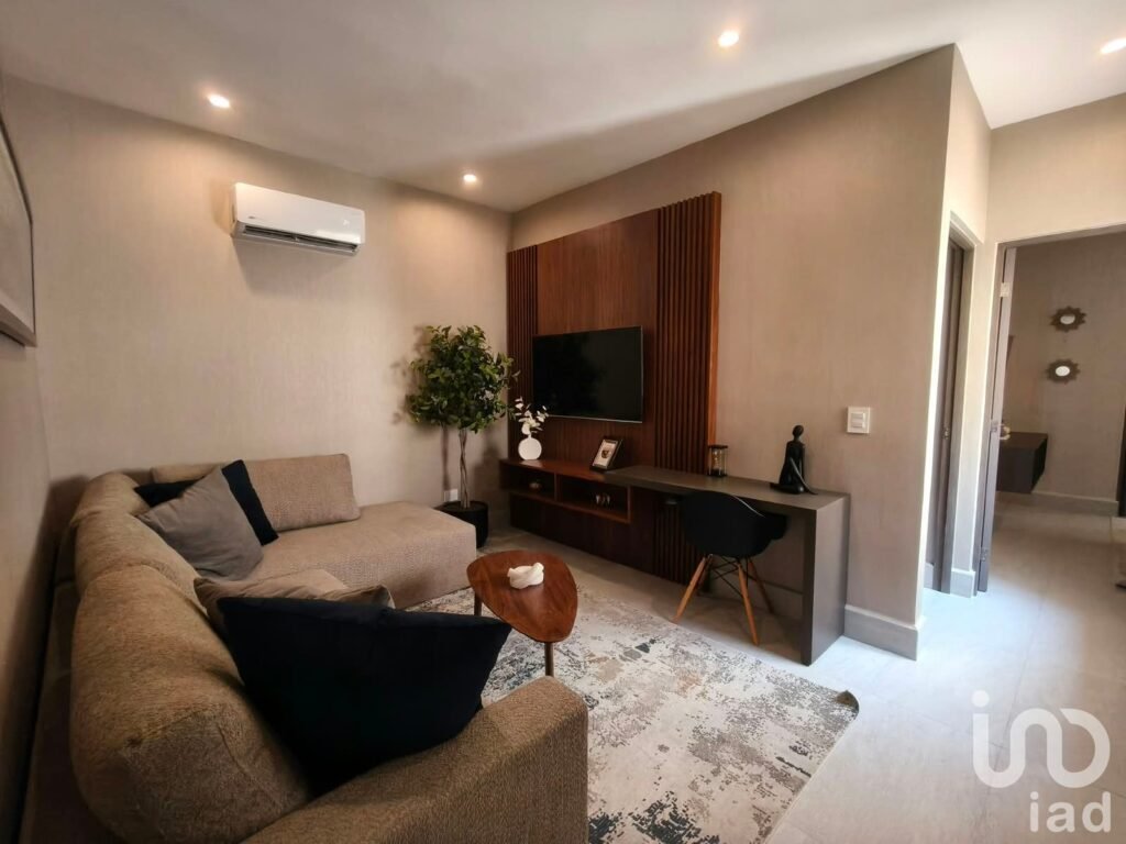 Venta de Casa Residencial en Carretera Nacional- Area Los Cavazos